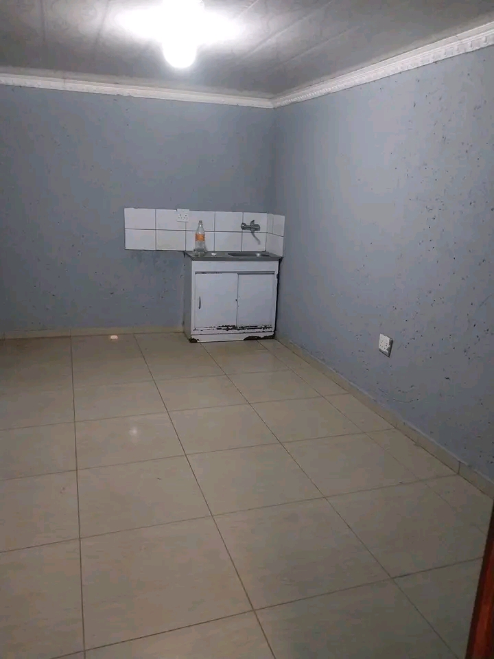 🏘️ garage room to rent available immedia  in Dobsonville