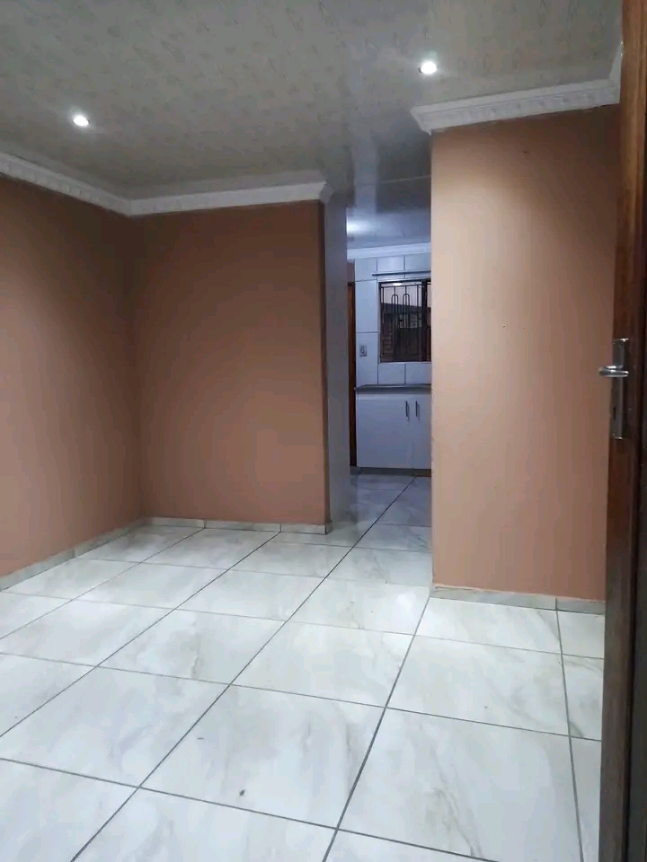 Beautiful 2 bedroom spacious apartment around  in Midrand