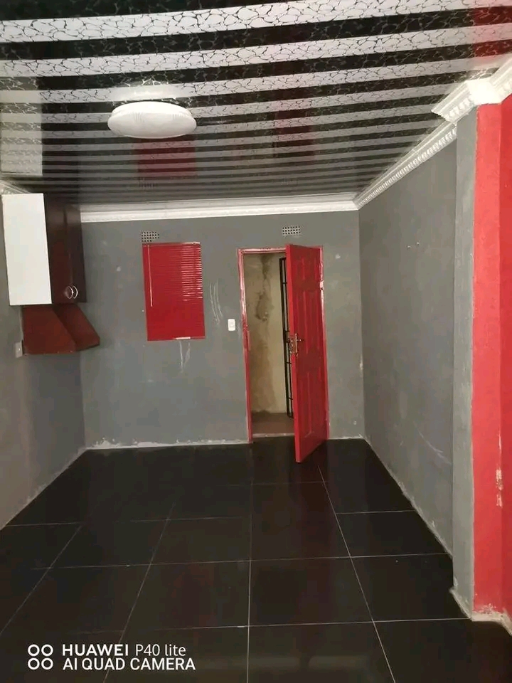 1600 room to rent immediately next to clinic   in Chiawelo