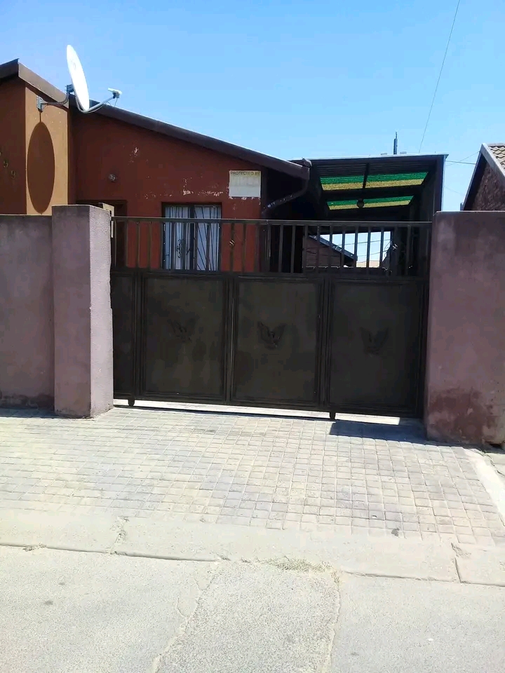 2 bedroom house immediately available for ren  in Protea Glen