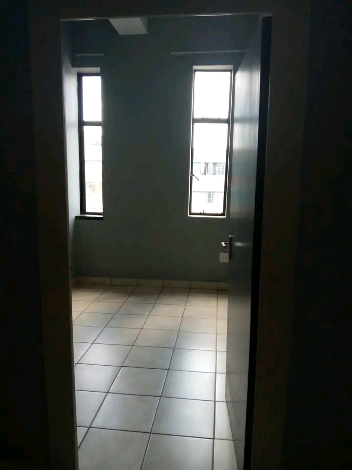 A flatmate needed to occupy a bedroom at pann  in Johannesburg