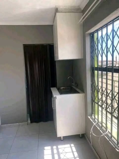 R3300 rent
r1500 deposit ( payable in 2 mont  in Clayville