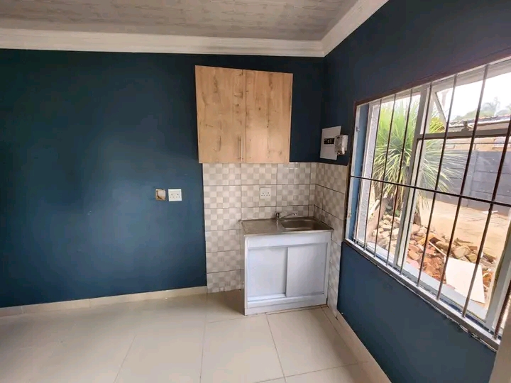 Bachelor available in olifantsfontein east pr  in Clayville