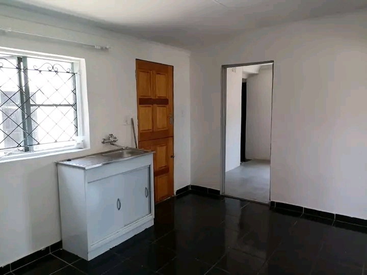 Rental next to new eyethu mall and taxis mofo  in Mofolo