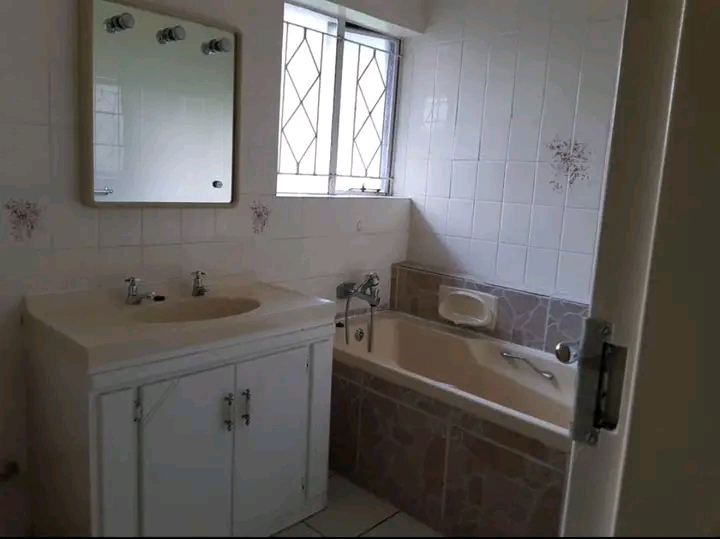 2 bedrooms cottage for rent in bordeaux r8500  in Randburg