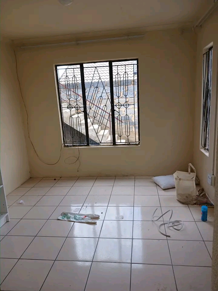 Comfy modern clean bachelor units for rent at  in Ebony Park