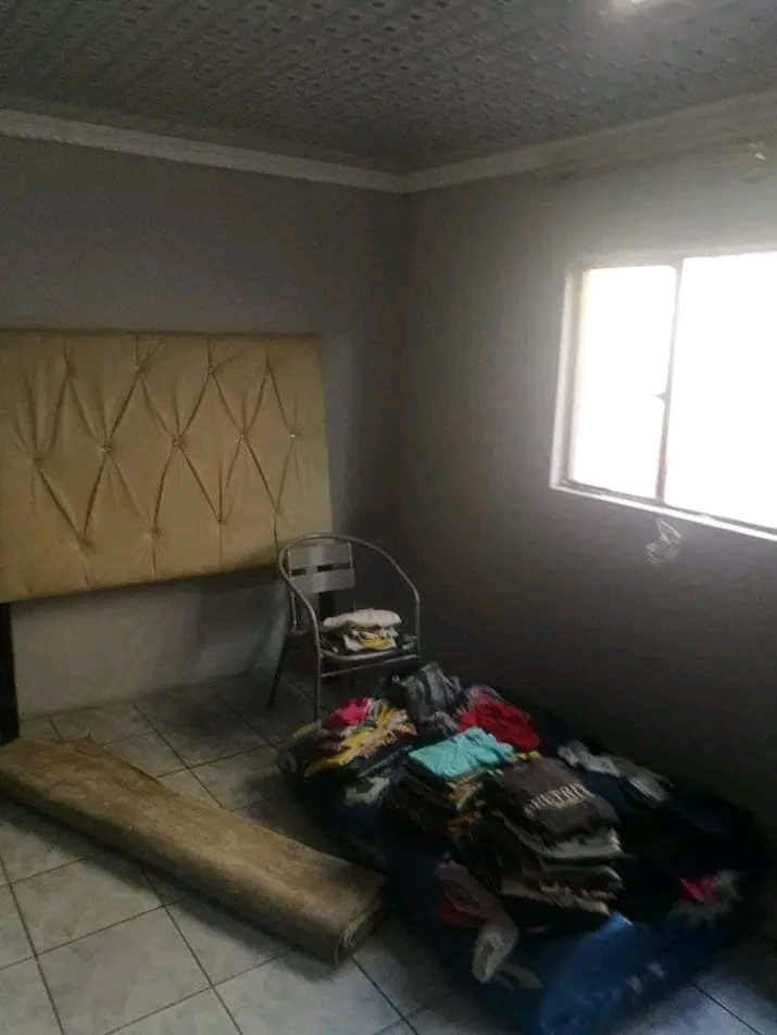Big room with shared bathroom available immed  in Meadowlands