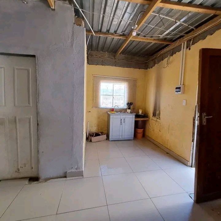 Ensuite available for rent! safe and children  in Soweto