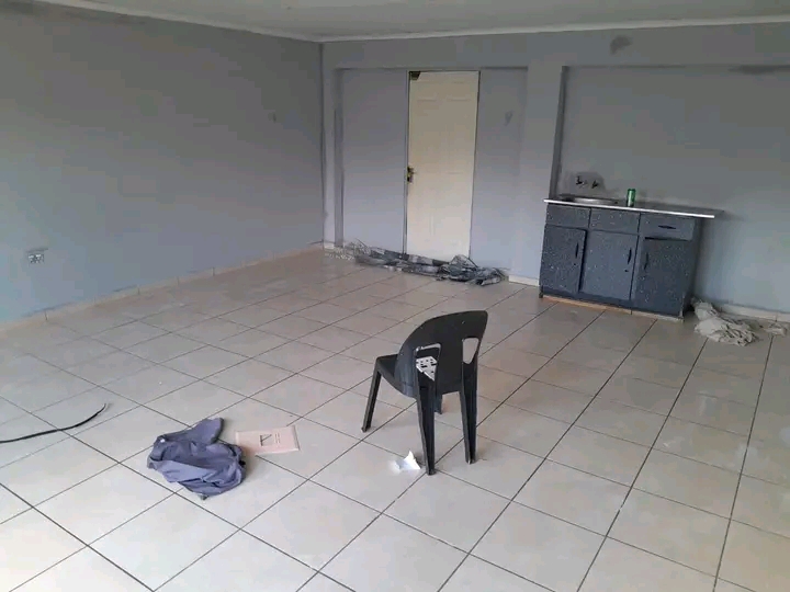 Very spacious open plan bachelor  available i  in Spruitview