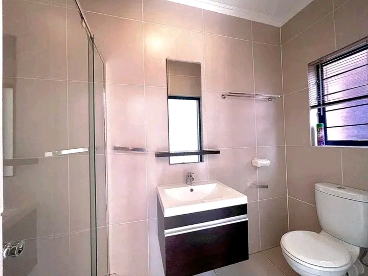 **3 bedroom 2 bath apartment for rent for r12  in Fourways