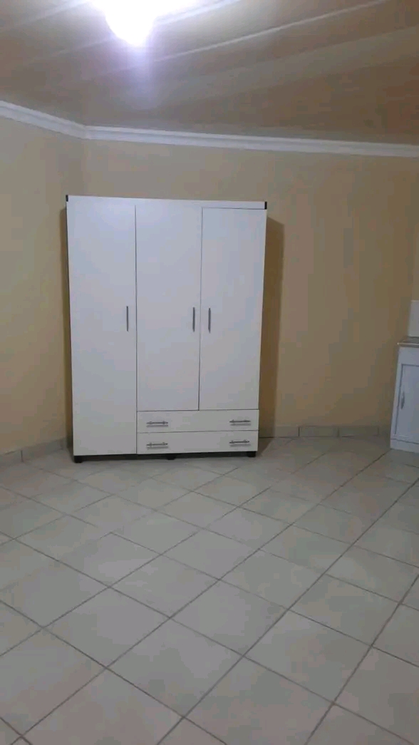 Ensuite available immediately for rental with  in Naturena