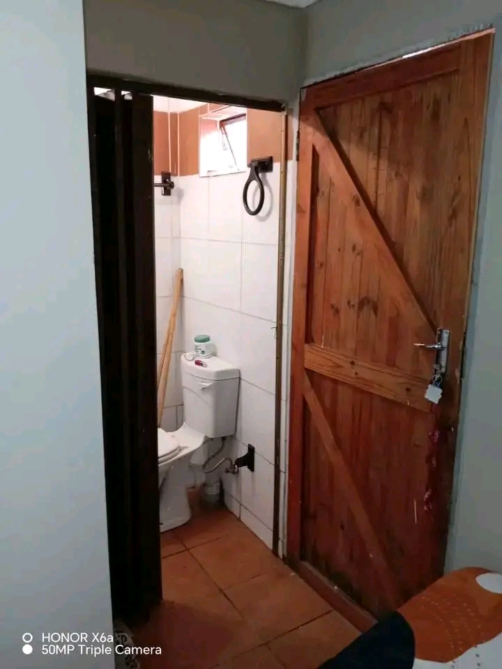 Bachelor available next to peter zongwan scho  in Phomolong