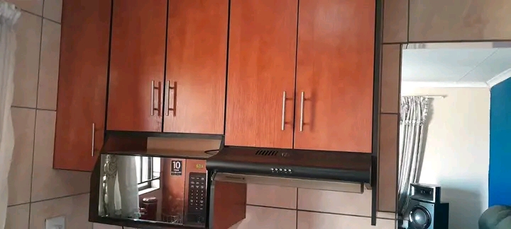 2 bedroom main with ensuit, 2bathrooms, loung  in Leondale