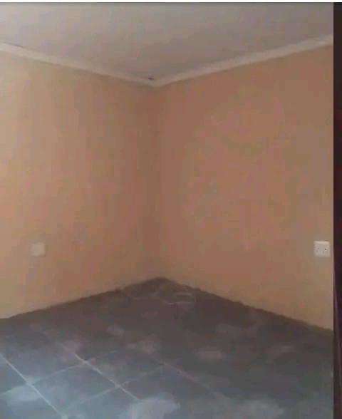 Ensuite available immediately in ext 26 south  in Naturena