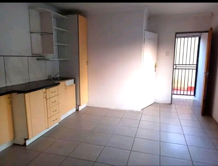 Cottage to rent in extension
water and elect  in Protea North