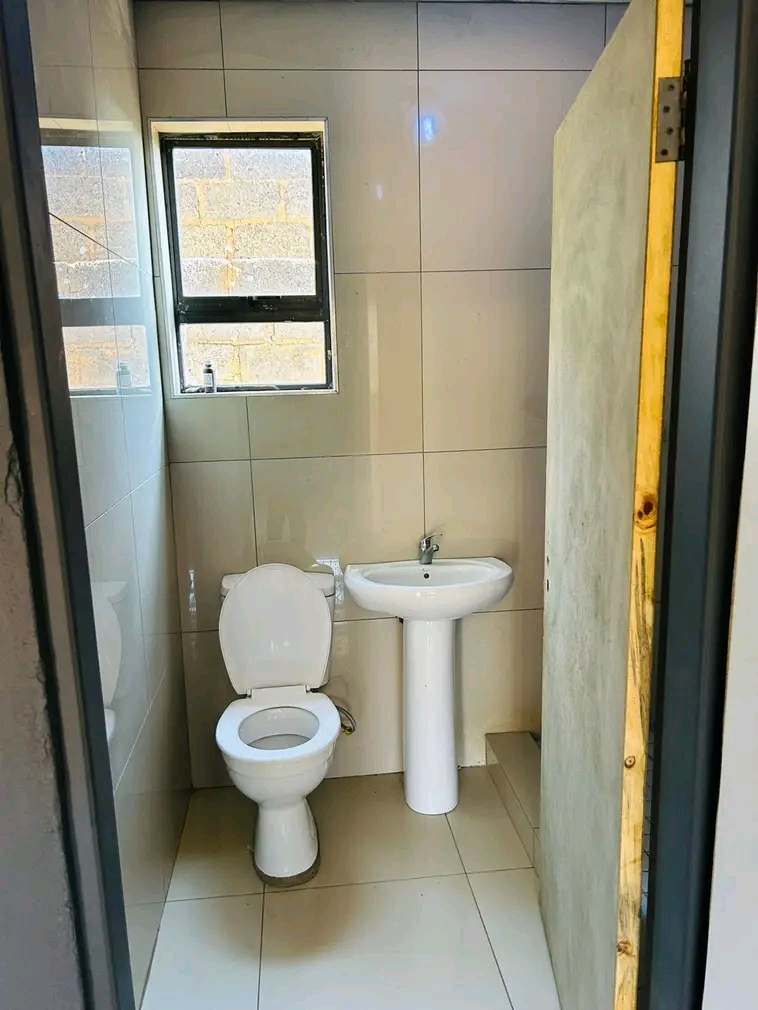 Bachelor to rent :r3500
deposit :r3500 two i  in Tembisa