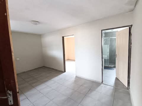 1 spacious bedroom bachelor with fitted kitch  in Birch Acres