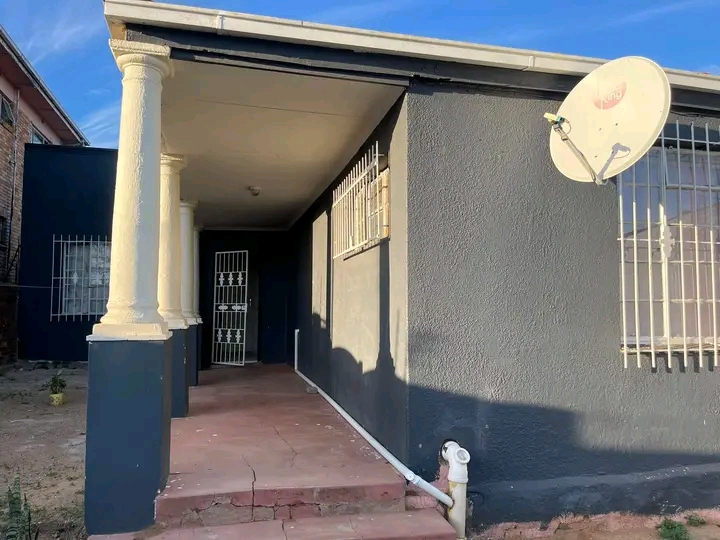 Newly renovated 4-bedroom house featuring one  in Forest Hill