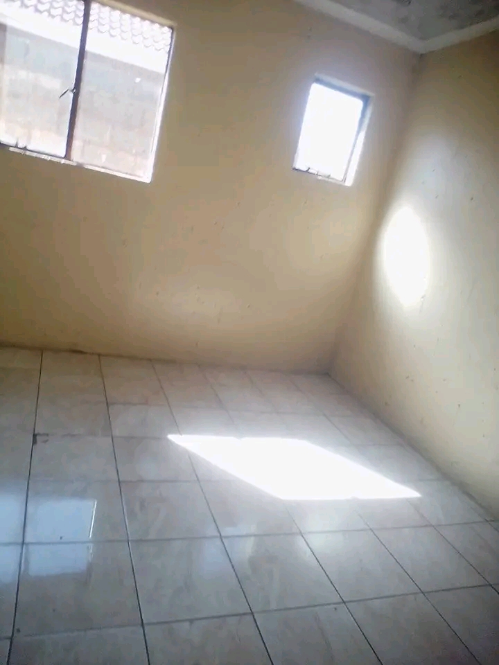 Room to rent in chiawelo ext 3 with shared sh  in Chiawelo