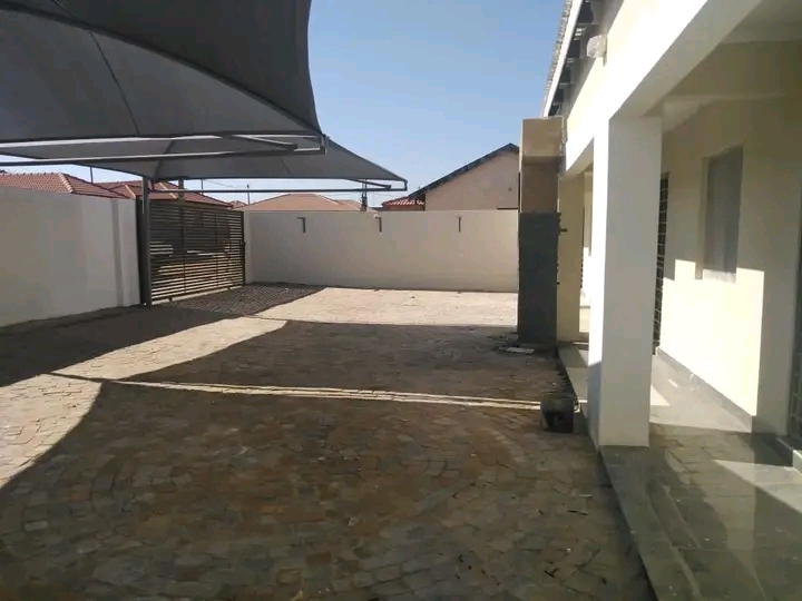 1 bedroom unit available immediately in mohla  in Randburg