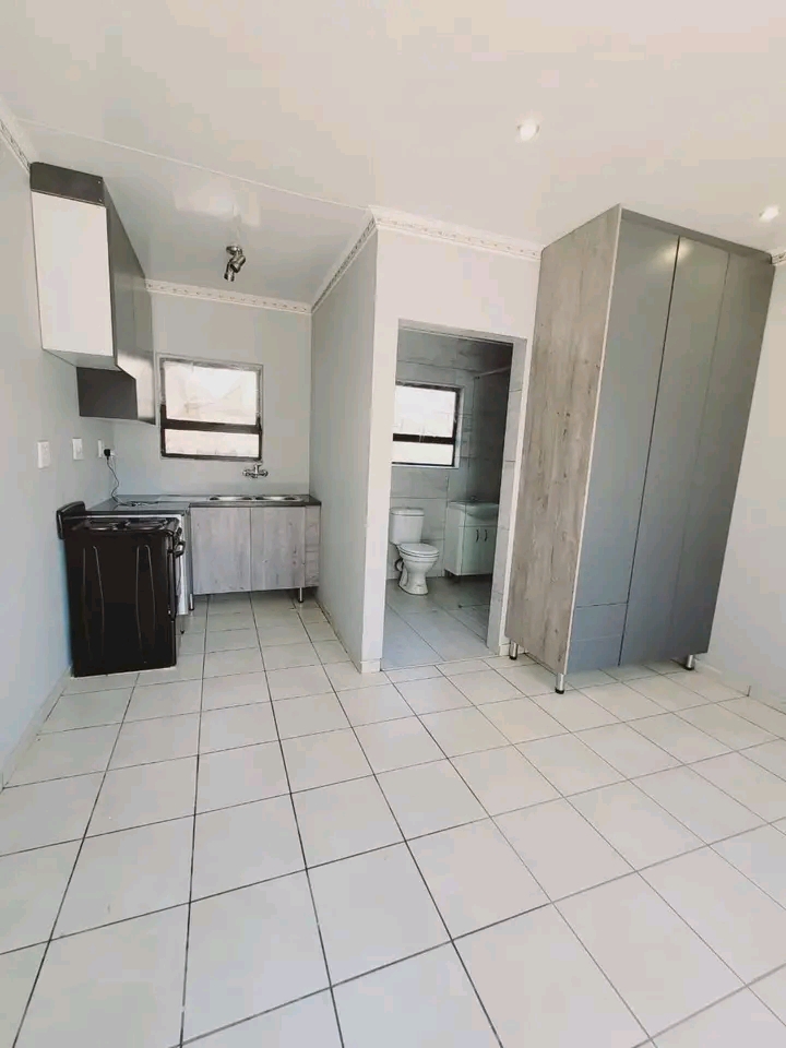 Bachelor room available for rental in ext 2
  in Vosloorus