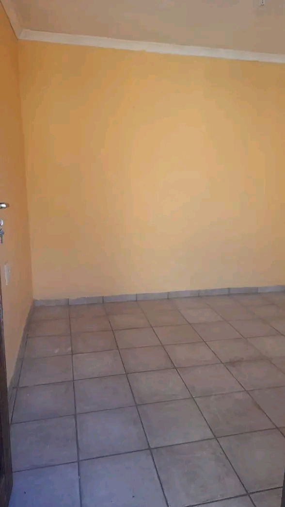 Room available ext2 tokoza
prefarably single  in Thokoza