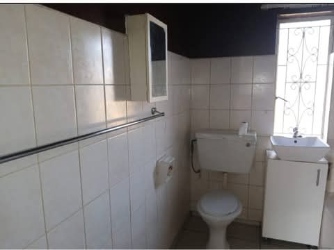 Beautiful and spacious 1 bedroom cottage for   in Primrose east