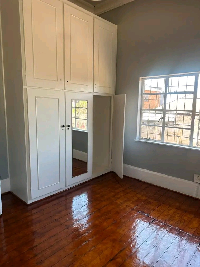 Newly renovated room s to let in bellevue eas  in Yeoville