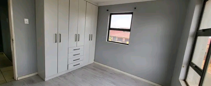 Double story rental. empty & available immedi  in Vosloorus