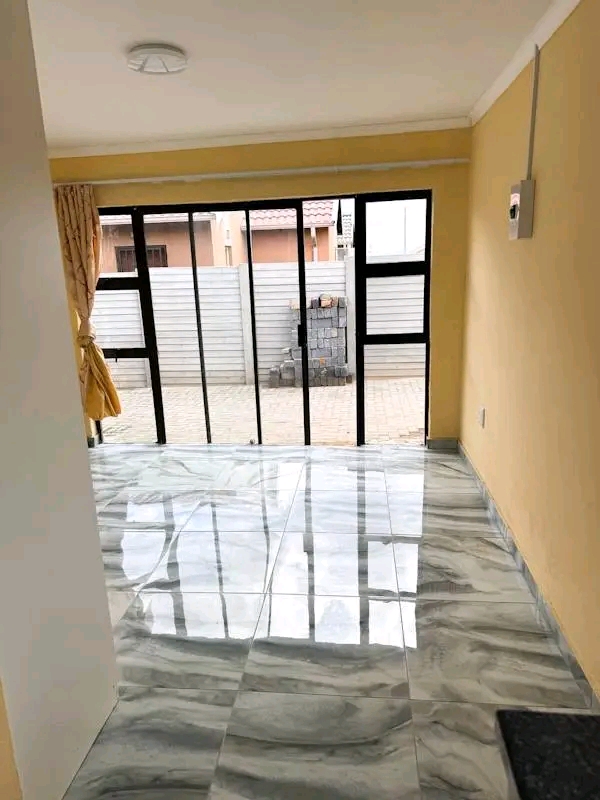 1 spacious  room 
built in wardrobe
lounge   in Sky City