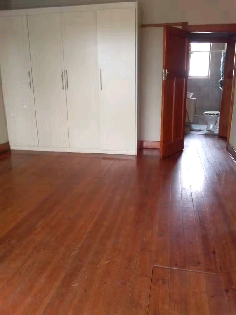 Available to rent now.
3bedrooms with 2 toil  in Kensington