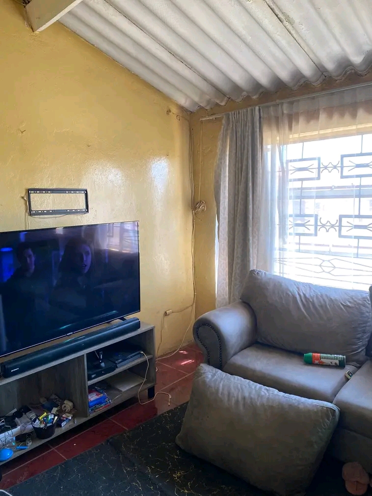House available again 
zone 13 
r3400
thre  in Sebokeng
