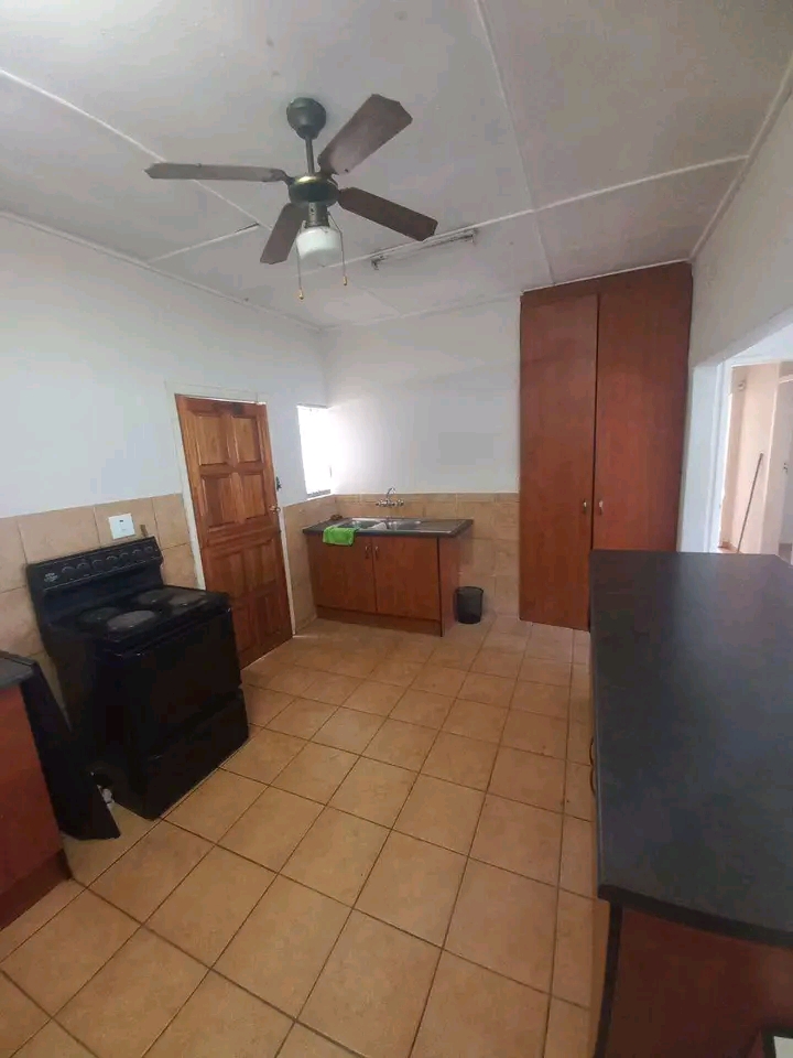 3 bedroom with 1 bathroom house to let in  eu  in Germiston