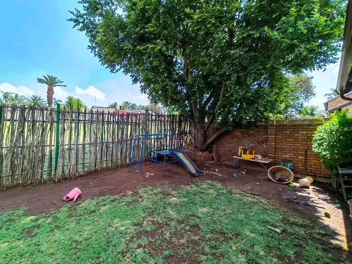 To rent 3 bedroom townhouse to rent kempton p  in Birchleigh