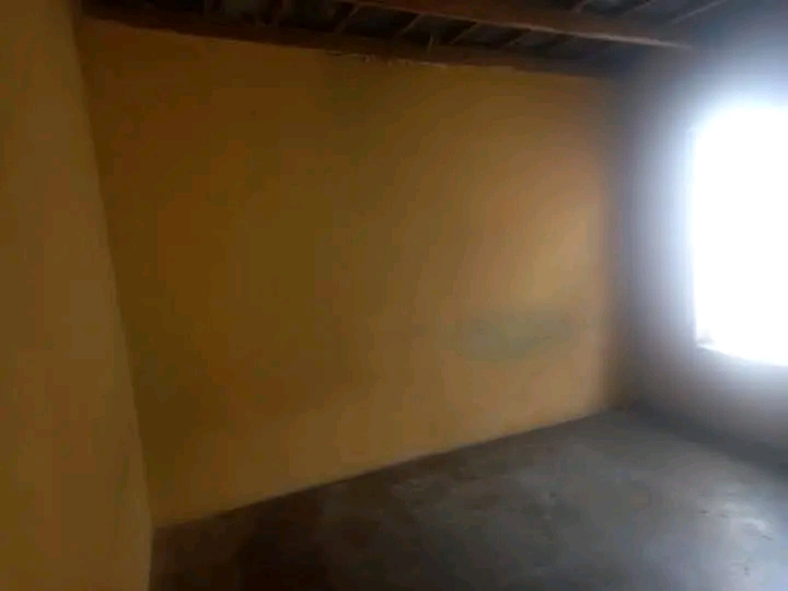 Room to rent available at sangweni

-not ti  in Tembisa