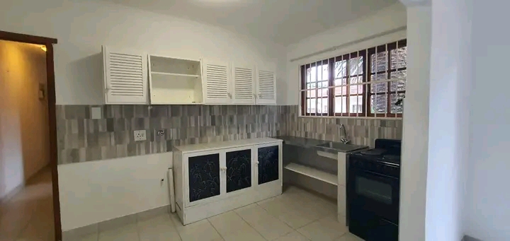 Beautiful, sought after garden cottage availa  in Kensington