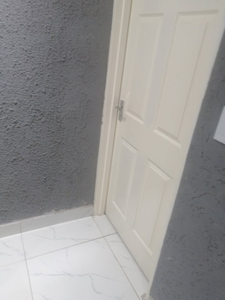 Ensuit room for rental section e for r1 750 a  in Palm Springs