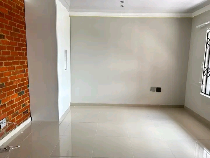 Bachelor available for rent.
ext 37 near bat  in Olivenhoutbosch