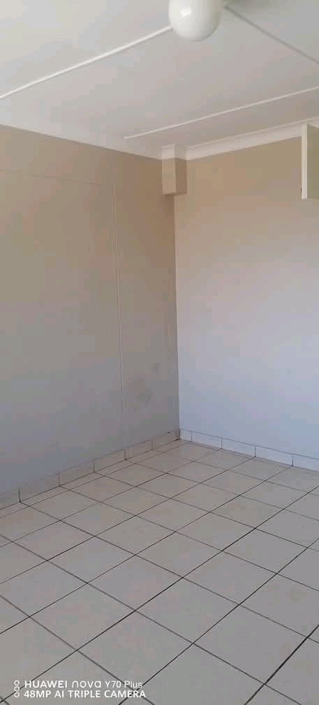 Rooms available at turf centre 
82 tramway j  in Turffontein