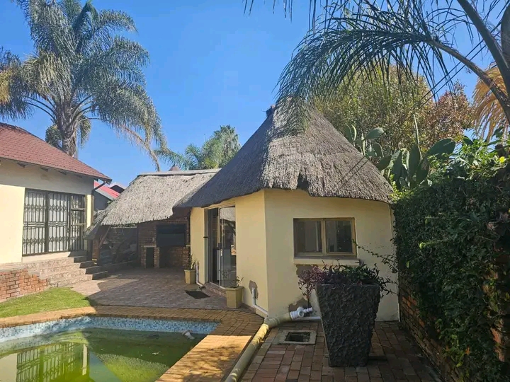Bachelor cottage to rent r3800 per month 
av  in Norkem Park