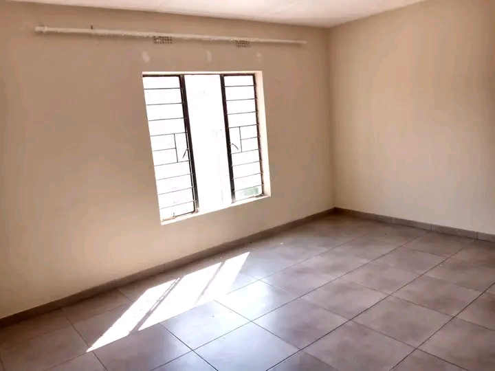 Jabulani manor

2nd floor unit
open plan l  in Soweto