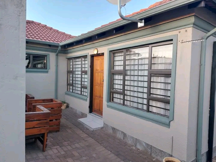 Neat room accommodation in close proximity to  in Vosloorus