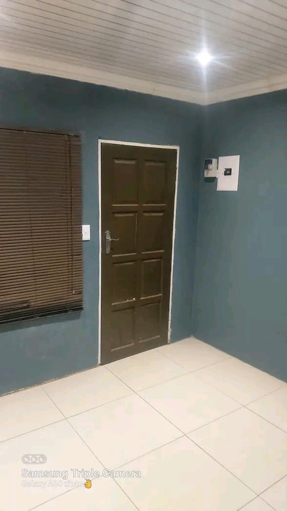 1 bedroom apartment available for rental at e  in Protea Glen