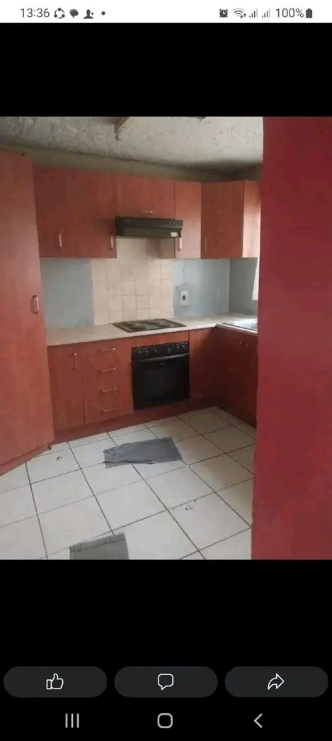 2 bedroom house to rent with fully fitted kit  in Regents Park
