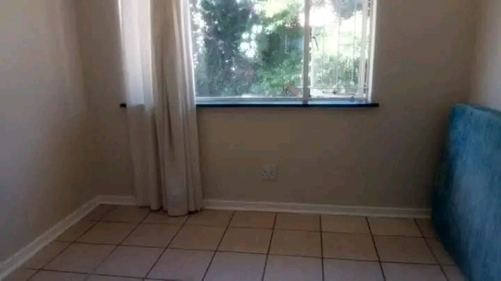Nice room will be valuable on 1 of december b  in Windsor East