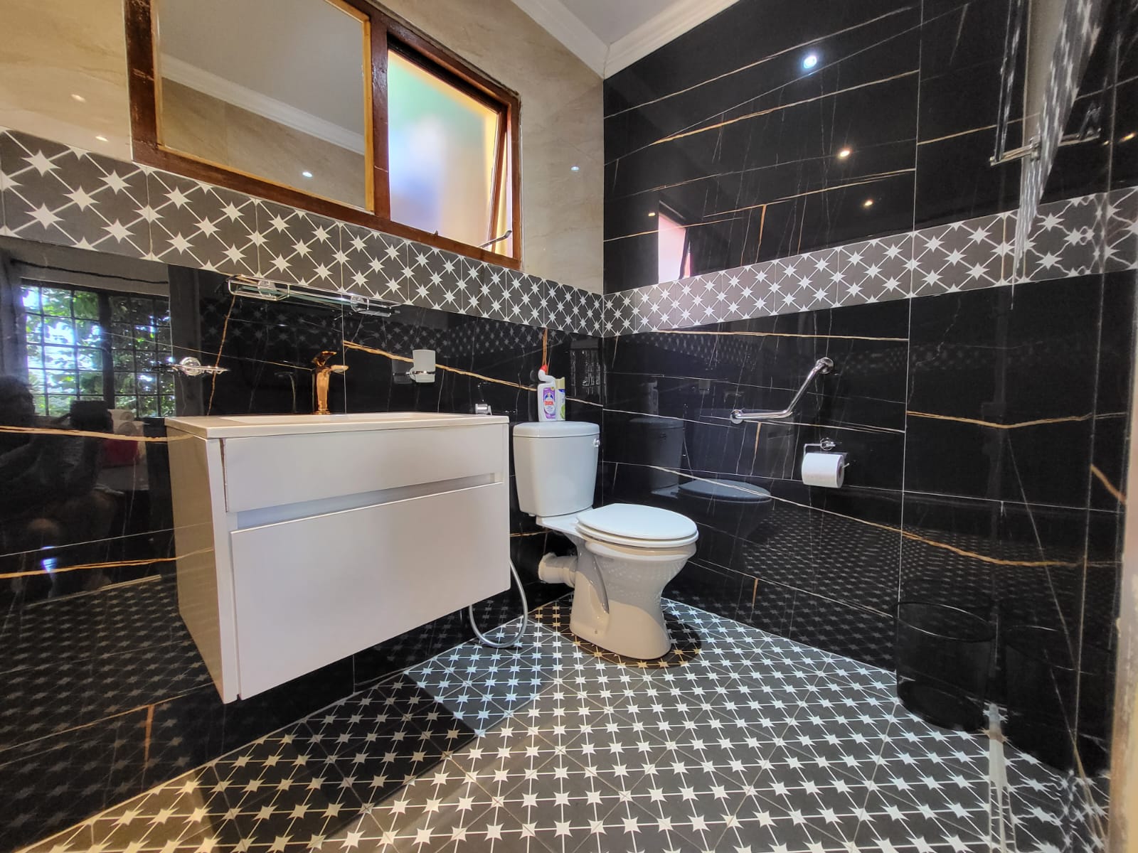  gem of manor  
short term 

situated in w  in Durban