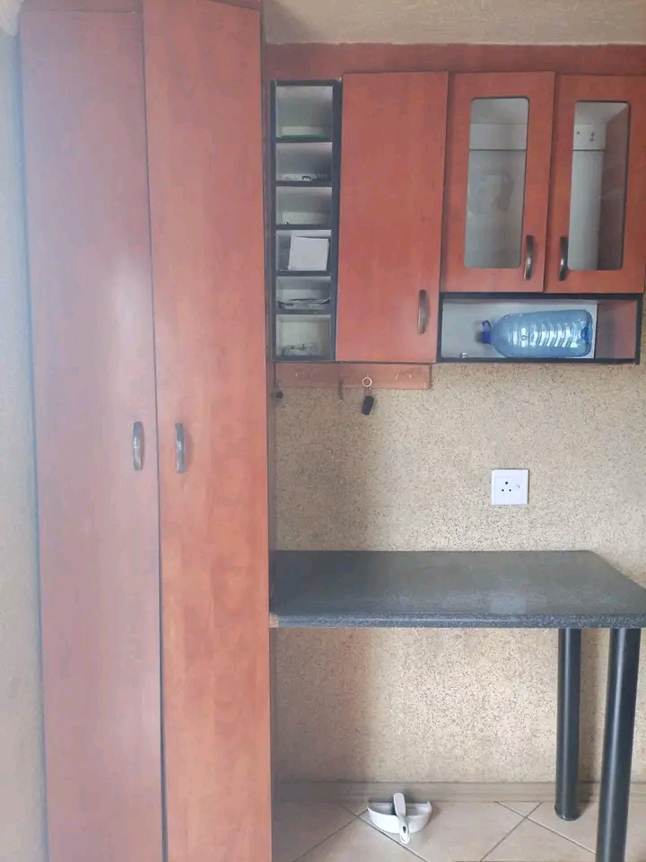 3 bedroom house  with the fitted kitchenette,  in Kempton Park