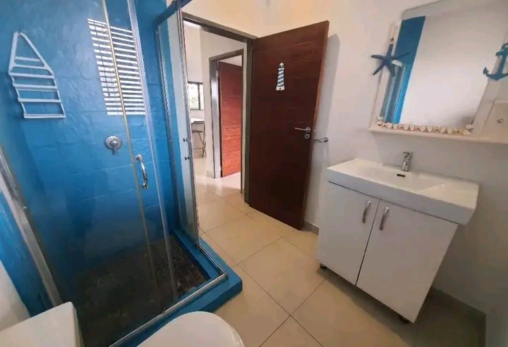 Modern neat clean 1 bedroom apartment on the   in Bezuidenhout Valley