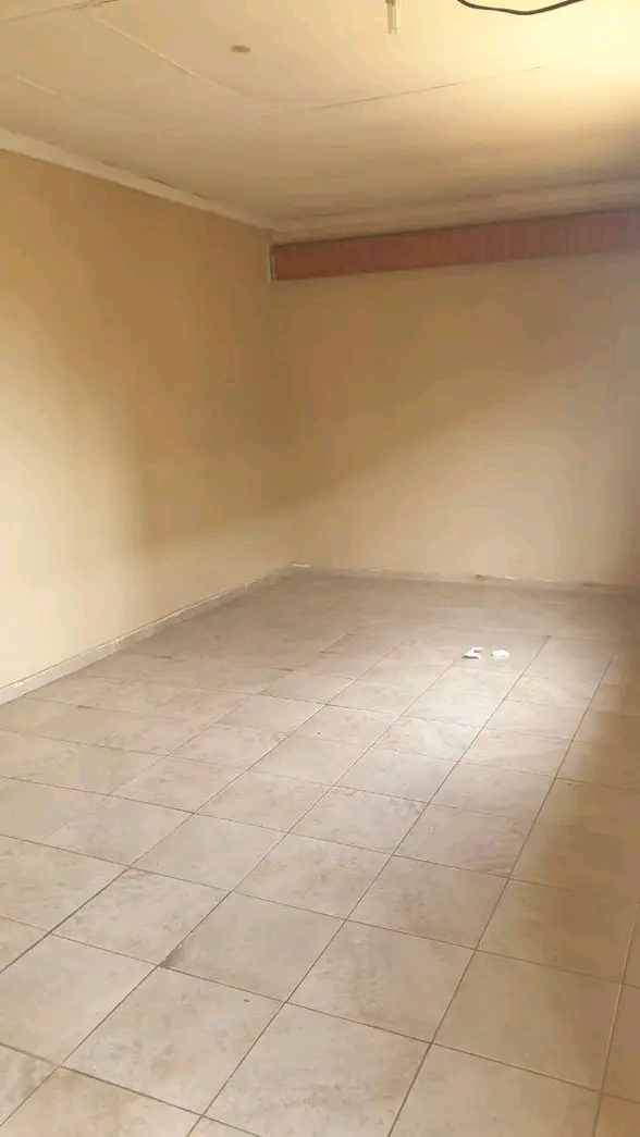 The are 2 single rooms available in mailula e  in Vosloorus