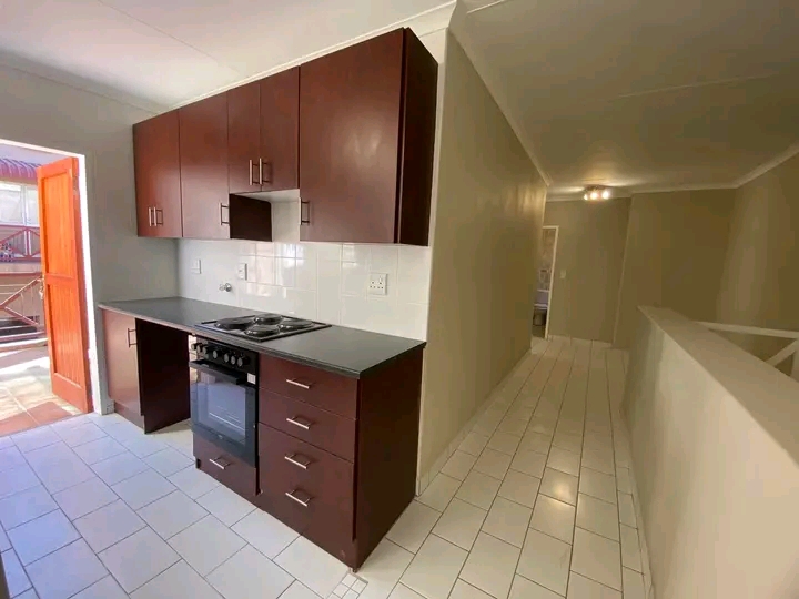 Newly renovated 2 bedroom dublex available fo  in Lyndhurst